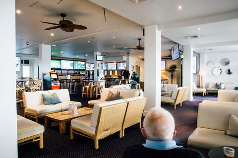 Crossroads Hotel - Lightning Ridge Tourism 2