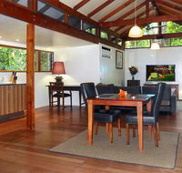 Crystal Creek Rainforest Retreat - Lightning Ridge Tourism