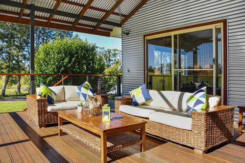 Curra Homestead Maleny - Lightning Ridge Tourism 1