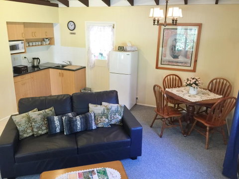 Curtis Cottage - Lightning Ridge Tourism 3