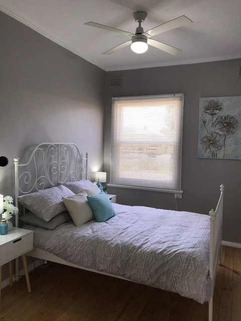 Cute And Cosy II - Events, Workers, Getaways. - Lightning Ridge Tourism 1