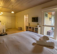 Cygnet Studio on Sturt - Lightning Ridge Tourism