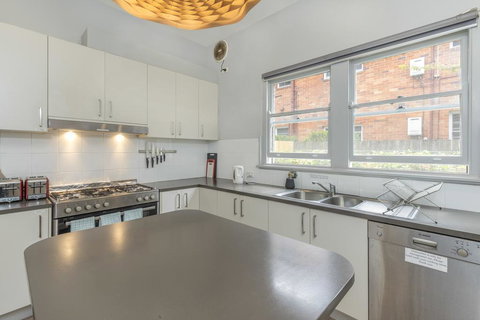 Dalziel Lodge - Lightning Ridge Tourism 3