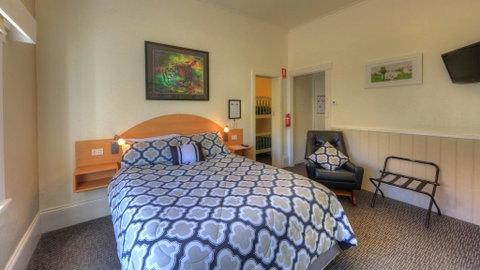 Dannebrog Lodge - Lightning Ridge Tourism 2
