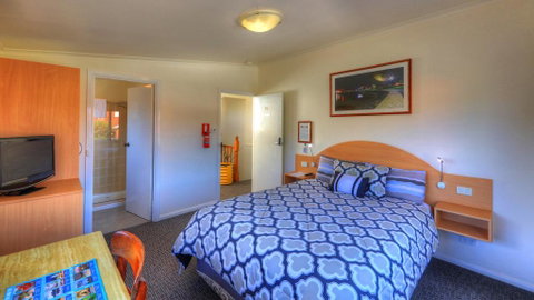 Dannebrog Lodge - Lightning Ridge Tourism 0