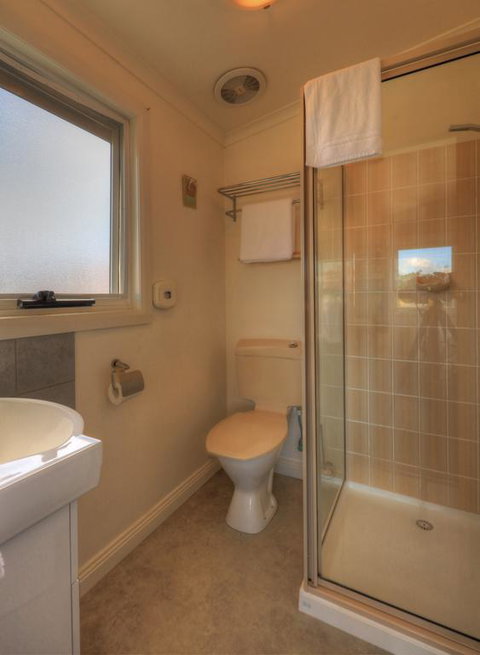 Dannebrog Lodge - Lightning Ridge Tourism 3