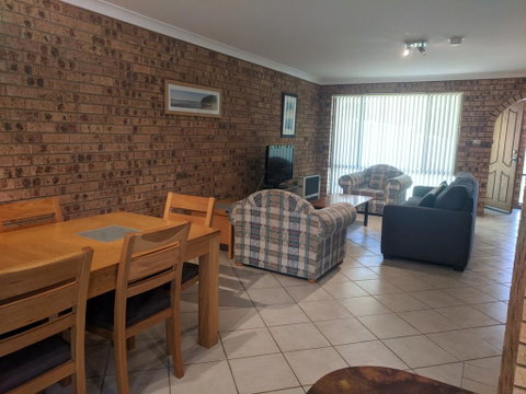 DAVIES STREET 3/14 MOLLYMOOK - Lightning Ridge Tourism 1