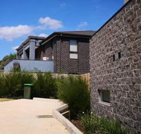 Delicate and Peaceful Bundoora Townhouse 11 - Lightning Ridge Tourism