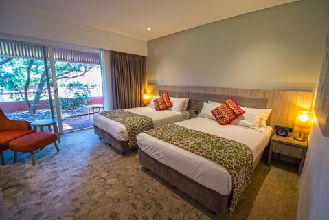Desert Gardens Hotel - Lightning Ridge Tourism 1