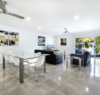 Diamond Beach 3 Bedroom Poolside Apartment - Lightning Ridge Tourism