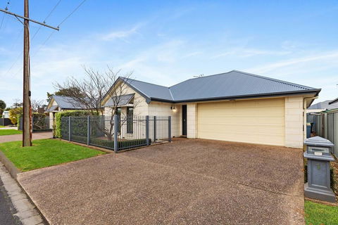 Domain One Apartment - Lightning Ridge Tourism 2