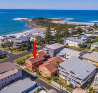 Doncaster - Yamba Main beach and sea pool - Lightning Ridge Tourism