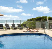 Dorchester On The Beach - Lightning Ridge Tourism