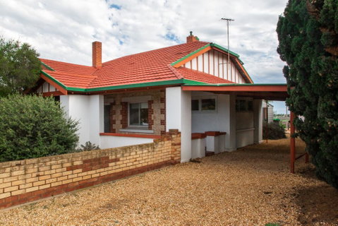 Doreen's - Lightning Ridge Tourism 2