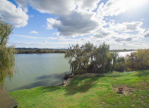 Doreen's - Lightning Ridge Tourism 1