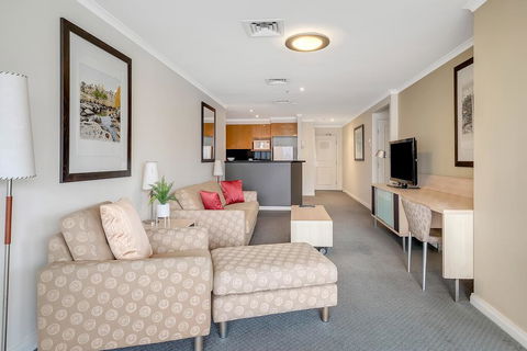 DREAM HARBOUR VIEW 2 BRM // GYM, POOL And PARKING - Lightning Ridge Tourism 3