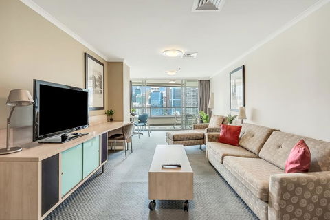 DREAM HARBOUR VIEW 2 BRM // GYM, POOL And PARKING - Lightning Ridge Tourism 1