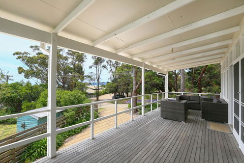 DROMANA BEACH SHACK... - Lightning Ridge Tourism 0