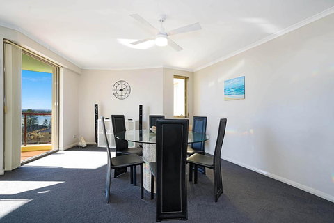 Eagle Wings - The Entrance, NSW - Lightning Ridge Tourism 3