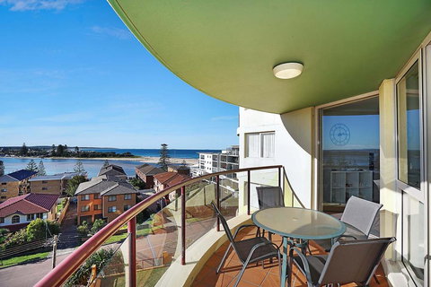 Eagle Wings - The Entrance, NSW - Lightning Ridge Tourism 1