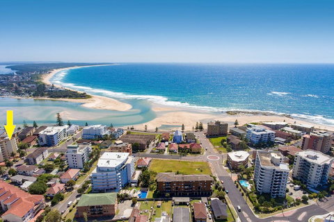 Eagle Wings - The Entrance, NSW - Lightning Ridge Tourism 0