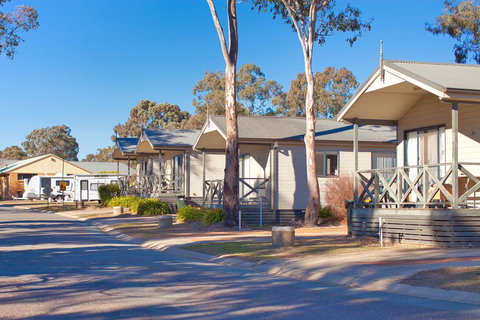 Eaglehawk Park Canberra - Lightning Ridge Tourism 0