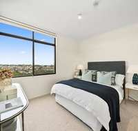 East Mirvac Building with Convenient Living - Lightning Ridge Tourism