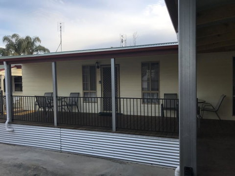 Echuca Holiday Units - Lightning Ridge Tourism 2
