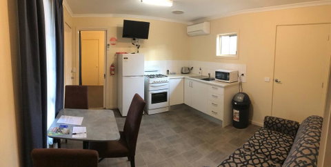 Echuca Holiday Units - Lightning Ridge Tourism 3