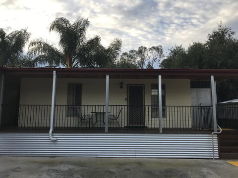 Echuca Holiday Units - Lightning Ridge Tourism 1