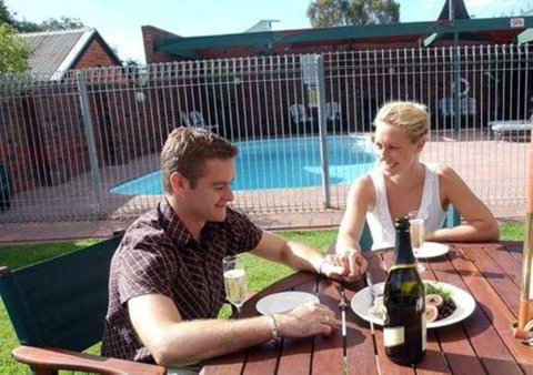Echuca Nirebo Motel - Lightning Ridge Tourism 0