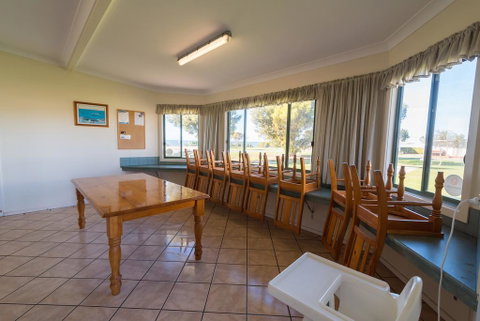 Edithburgh Caravan Park - Lightning Ridge Tourism 2