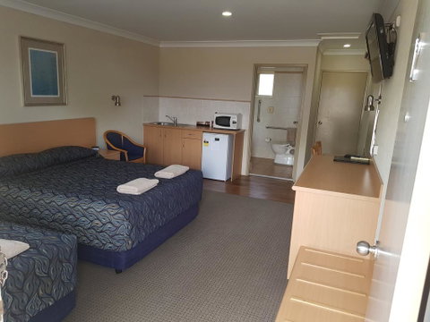 Edward Parry Motel And Apartments - Lightning Ridge Tourism 3