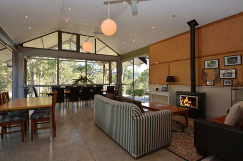 Elfin Hill Vineyard Accommodation - Lightning Ridge Tourism 4