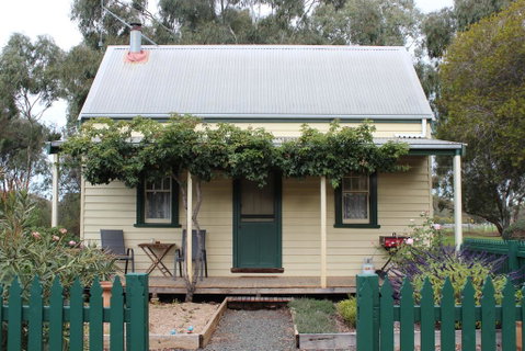 Elinike Guest Cottages - Lightning Ridge Tourism 3