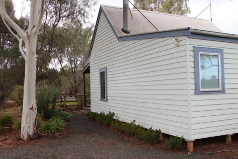 Elinike Guest Cottages - Lightning Ridge Tourism 1