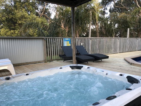 Elk Estate - Lightning Ridge Tourism 1