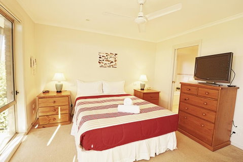 Ella Bleu - Lightning Ridge Tourism 1