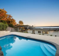 Ellerina Sea Vista Luxury Family Retreat with sauna pool amazing water views walk to beach - Lightning Ridge Tourism