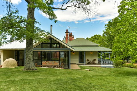 Elm Tree Lodge Beechworth - Lightning Ridge Tourism 2