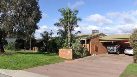 Elwood House - Lightning Ridge Tourism 3