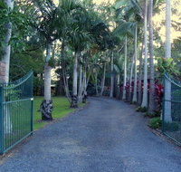 Emerald Tropical Palms B  B - Lightning Ridge Tourism