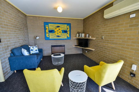 Emmanuel Holiday Apartment - Lightning Ridge Tourism 2