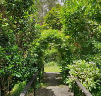 English Gardens - Garden Cottage - Lightning Ridge Tourism