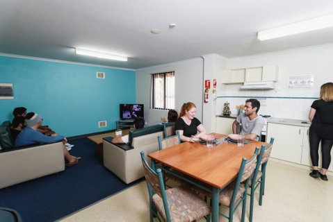 Erica Underwood House 6 Bedroom Flat - Lightning Ridge Tourism 3