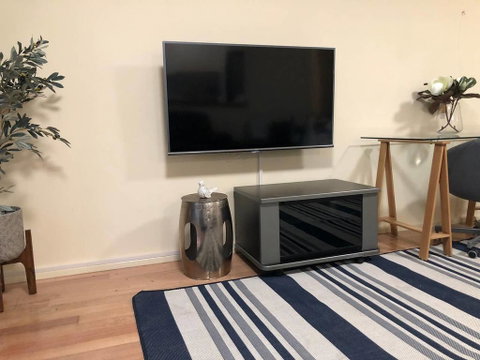 Escape To Strathfield For 8 Guests - Lightning Ridge Tourism 3