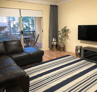 Escape to Strathfield for 8 guests - Lightning Ridge Tourism