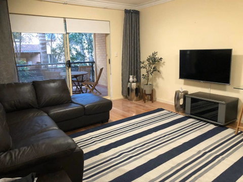 Escape To Strathfield For 8 Guests - Lightning Ridge Tourism 0