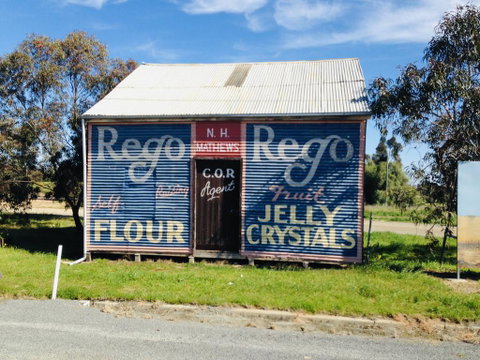Eureka Hotel / Rainbow Brewery - Lightning Ridge Tourism 2