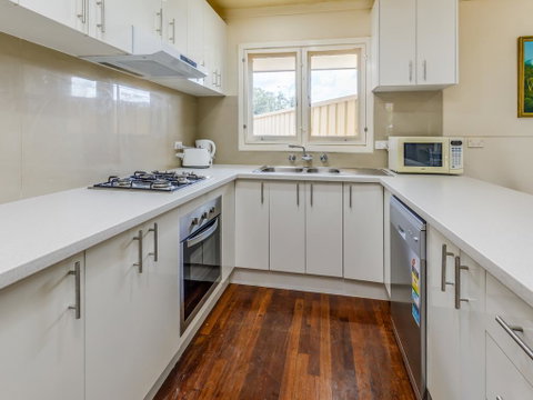 Exclusive Handy Holiday House - Lightning Ridge Tourism 2
